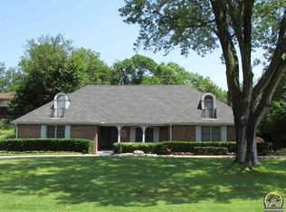 2792 SW Macvicar Ave, Topeka, KS 66611