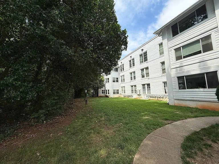 2501 Roswell Ave #102 — Photo 36