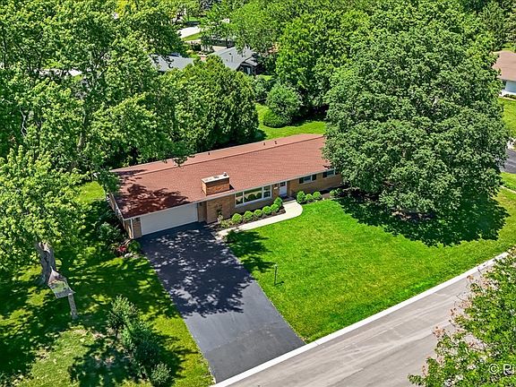 3rd image of 824 Skyline Dr