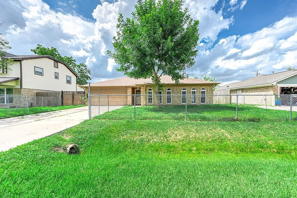3 bed, 1635 sqft, $2,000 — Photo 1