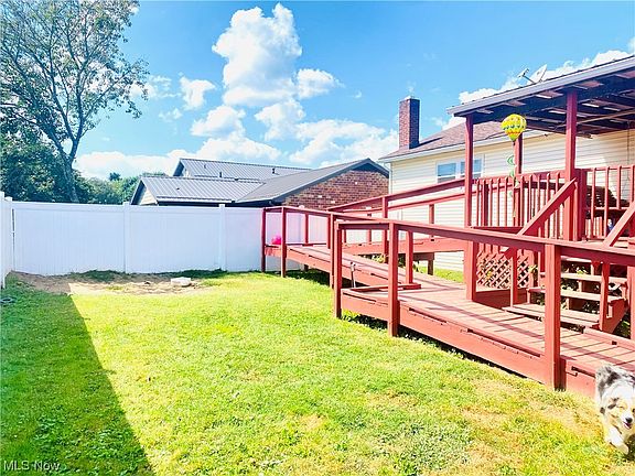 3rd image of 709 Circle Dr