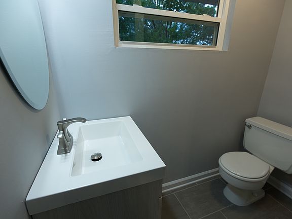 3rd image of 165 Woods Dr NE