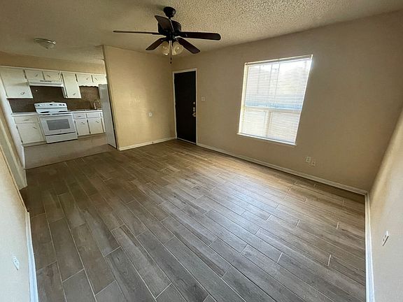 5th image of 425 W Avenue C APT 4