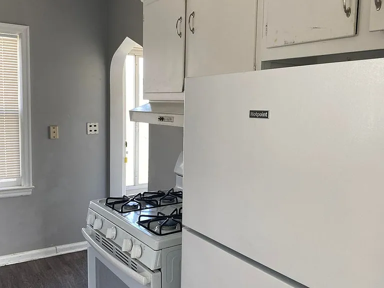 2726 Underwood St — Photo 8