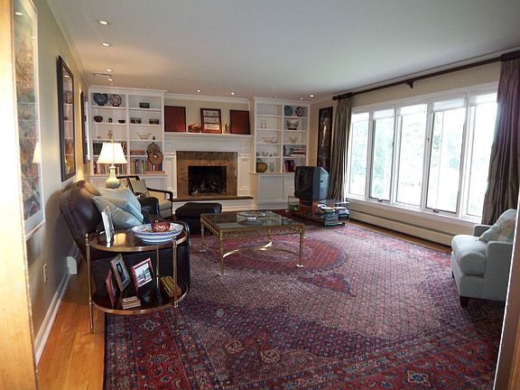 Family Rm w/Lake Views