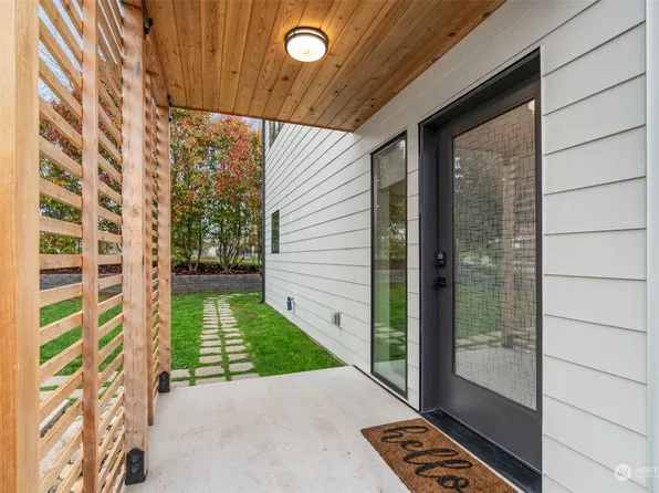 1105 SW Henderson Street, Seattle, WA 98106