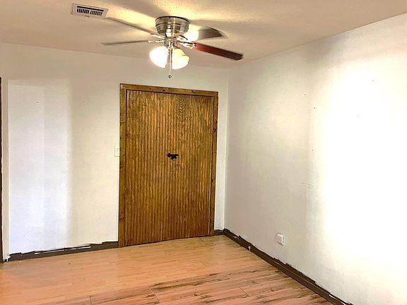 5th image of 399 Pecan St