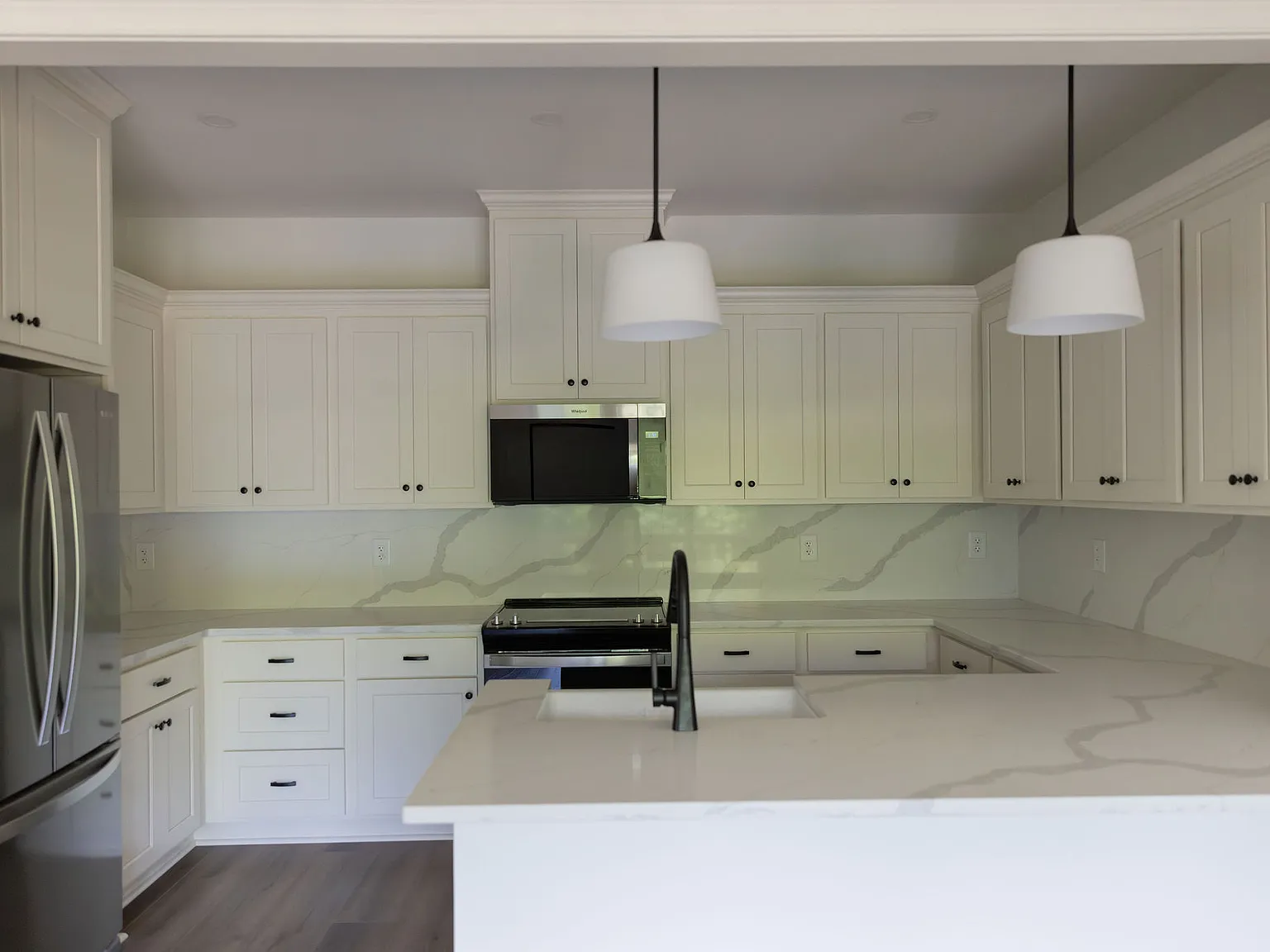 3 bed, 3.5 bath, 2413 sqft, $4,000 — Photo 4