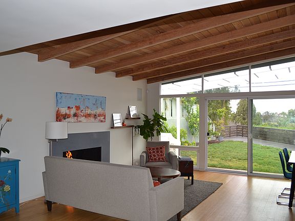 Living room (previous tenant)