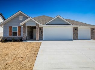 631 Hayden James St, Prairie Grove, AR 72753