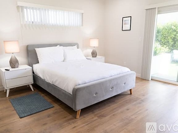 2nd image of 5128 Riverton Ave #2