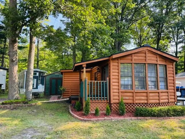2757 Owens Dr #56, Houghton Lake, MI 48629