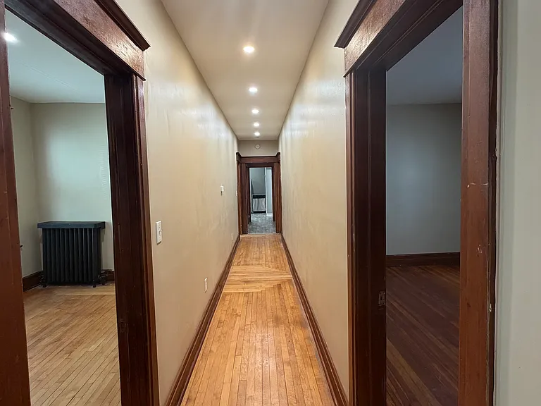 424-426 Hudson Ave #1 — Photo 4