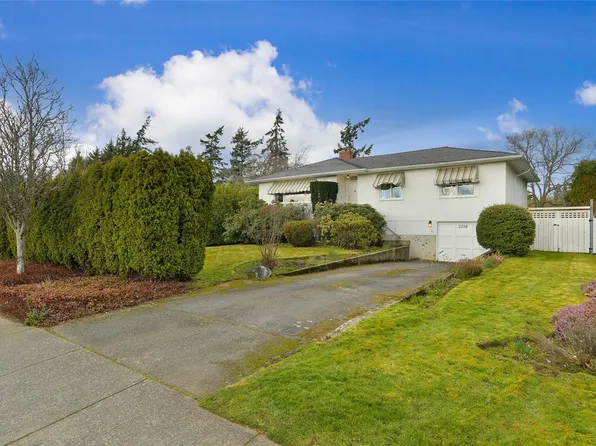 2218 Edgelow St, Saanich, BC V8N 1R5