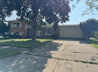 1681 Waverly St, Trenton, MI 48183