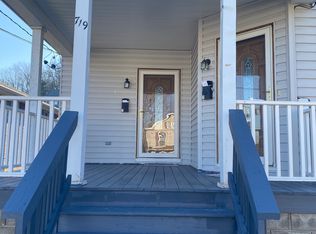 719 Park Ave #A, Ellwood City, PA 16117