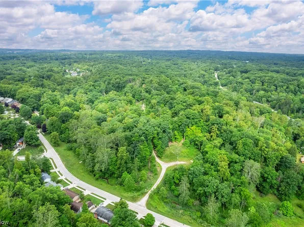 8310 Settlers Psge, Brecksville, OH 44141