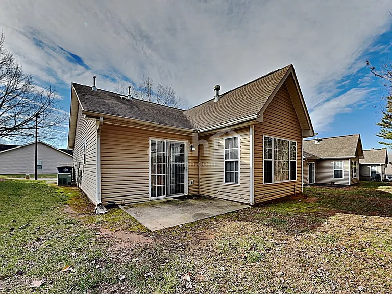 185 Charlotte Ct — Photo 17