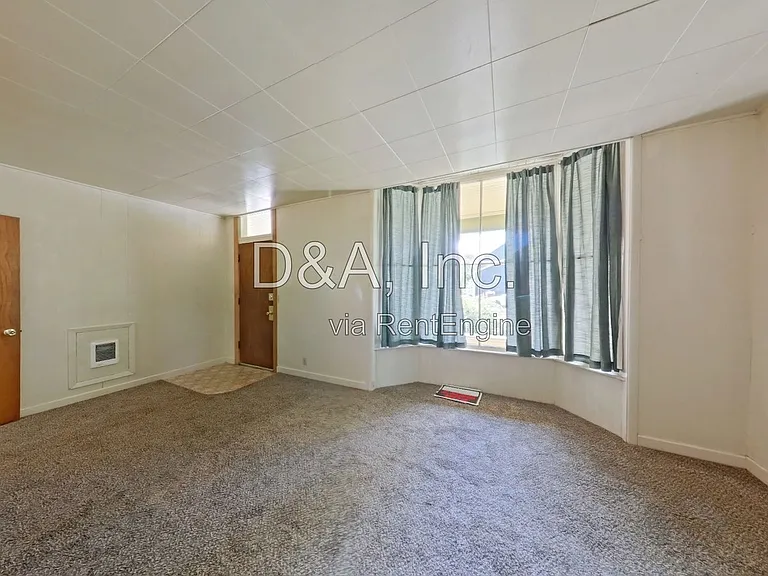445 SW 9th St — Photo 3