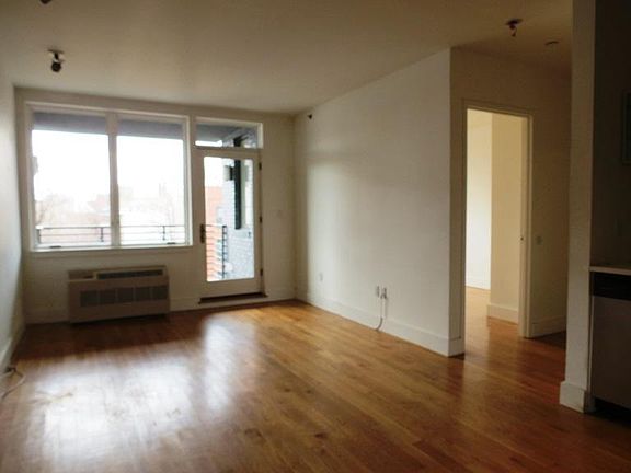 2nd image of 385 Franklin Ave #602