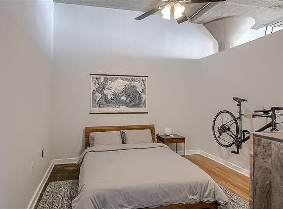 4th image of 2029 Wyandotte St APT 208
