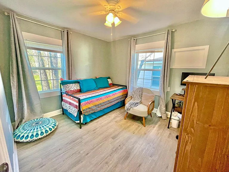 2321 Lyle Ave — Photo 40