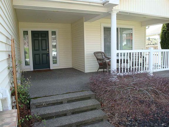 2nd image of 1013 N Tanglewood Ln