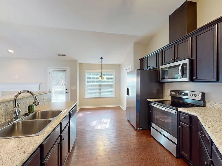 3221 Austin Ave — Photo 9