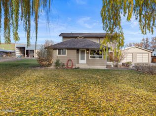 11501 Gilbert Rd, Yakima, WA 98903