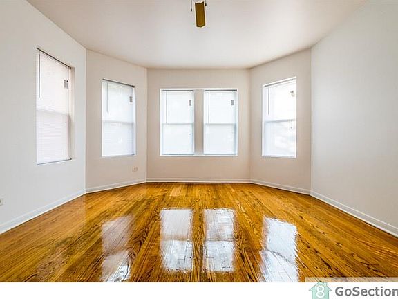 3rd image of 8514 S Crandon Ave