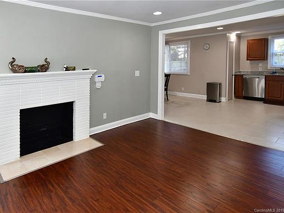 3rd image of 609 Holland Dr