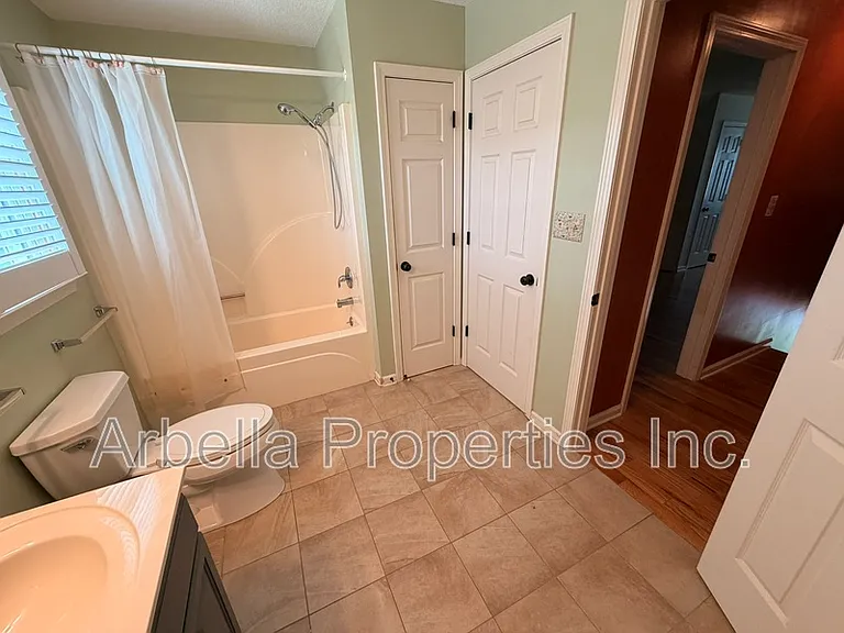 215 Radford Dr — Photo 13