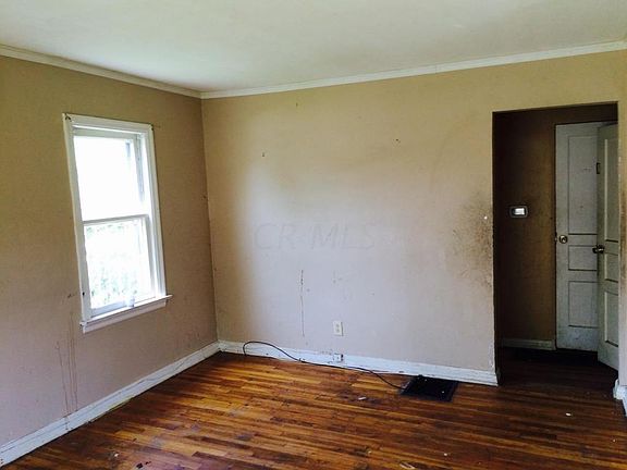 3rd image of 1883 Brentnell Ave
