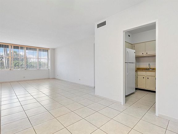 5th image of 7441 Wayne Ave APT 1B