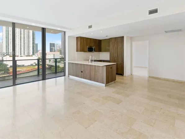 88 SW 7th St, Miami, FL