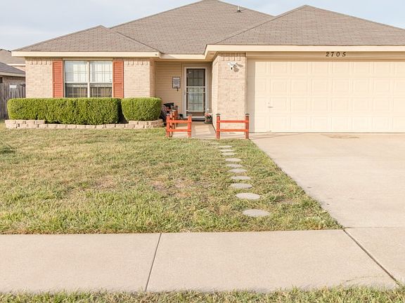 4th image of 2705 Wesley Dr