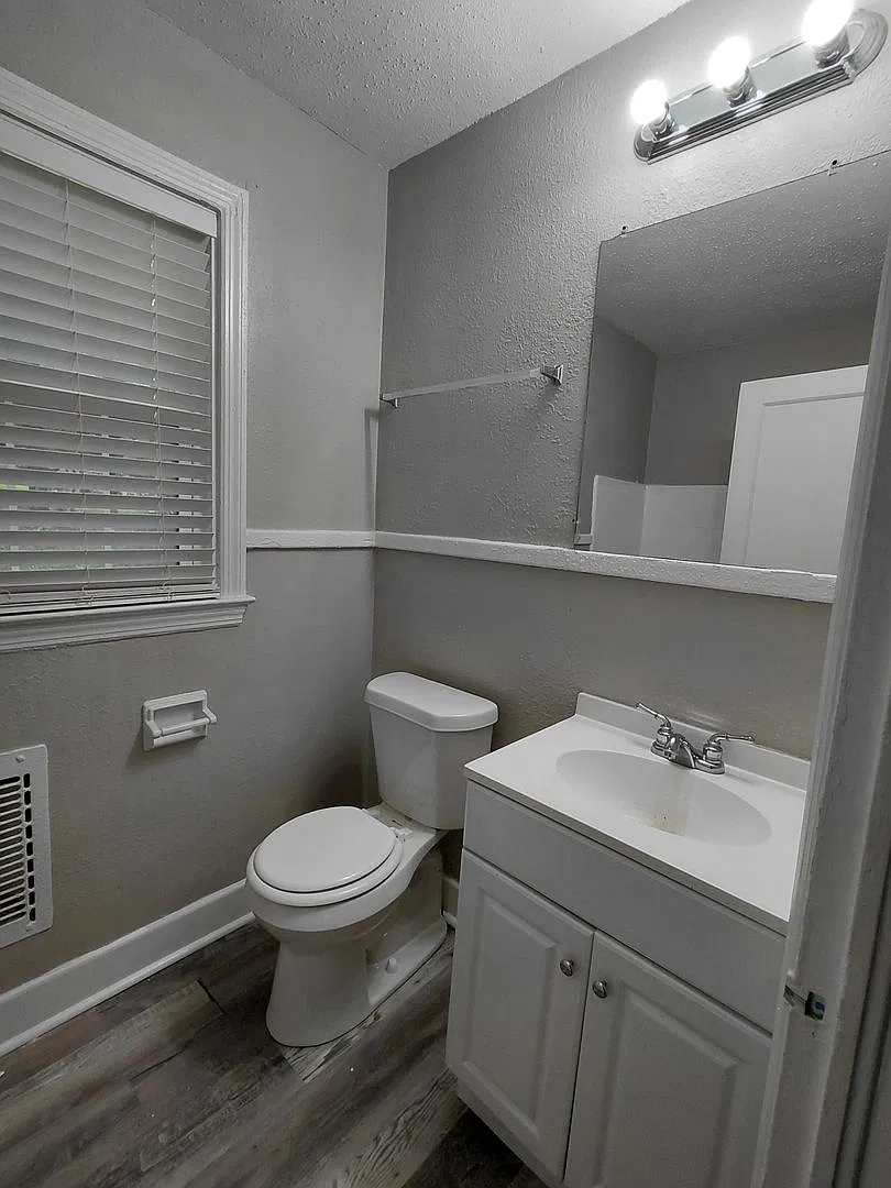 Historic Brookwood Apartments — Photo 4