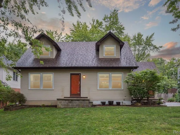 2126 Lakeshire Dr, West Bloomfield, MI 48323