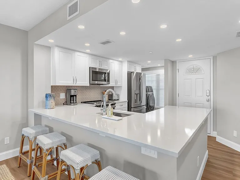 2700 Ocean Dr #307 — Photo 7