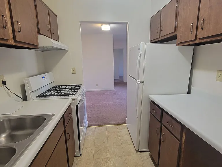 300 Jefferson St — Photo 28