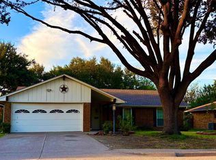 105 Tanglewood Ln, Waxahachie, TX 75165
