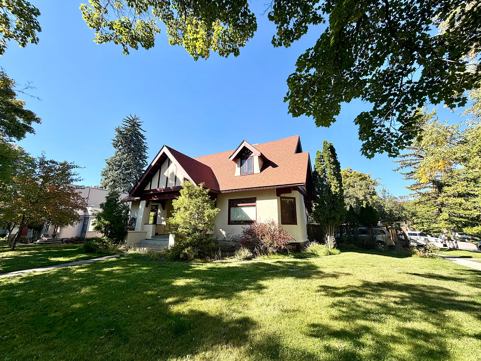 4 bed, 4220 sqft, $3,800 — Photo 3