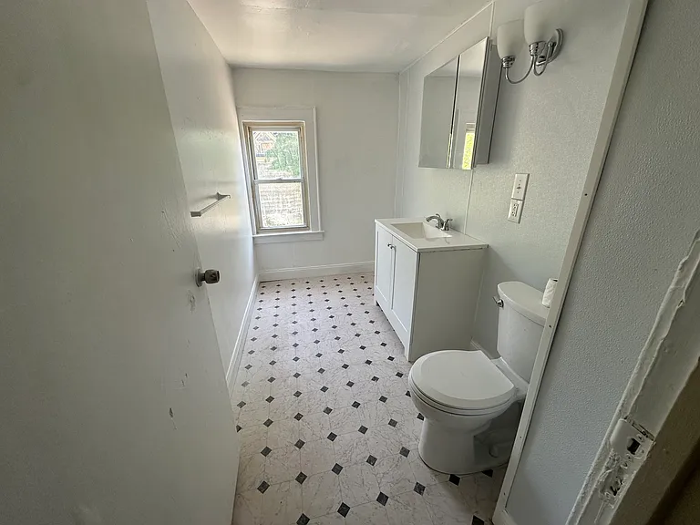 212 Leon St — Photo 5