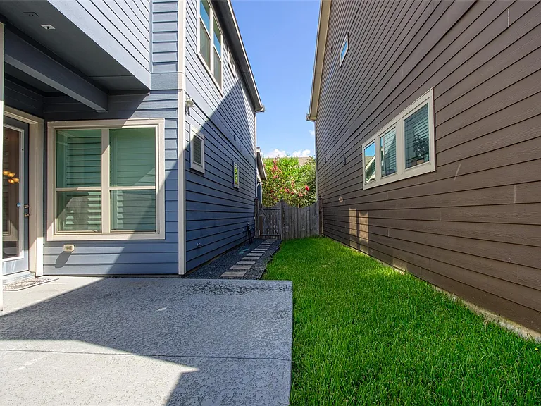 18143 Moonlit River Dr — Photo 25