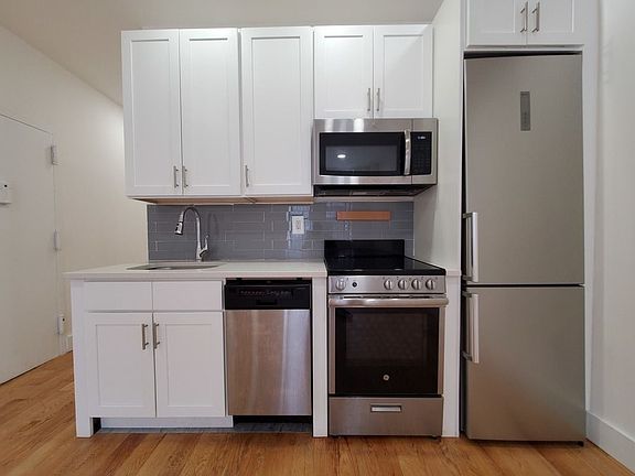 3rd image of 510 Manhattan Ave #1