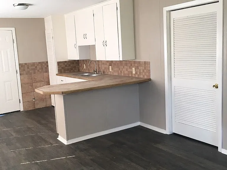 308 Pine Ave — Photo 2
