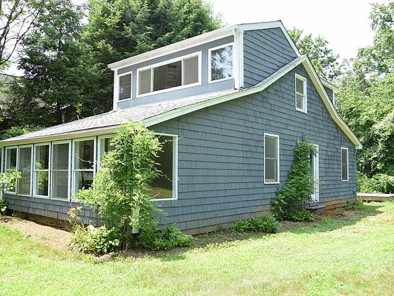 4th image of 143 Riverview Ave