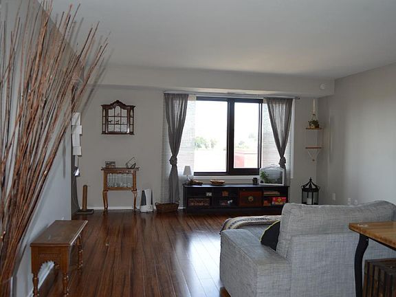 4th image of 26 10th St W Unit 1110