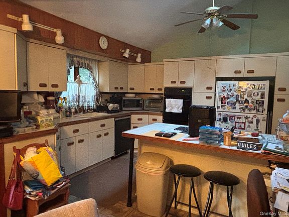 3rd image of 255 Auborn Avenue