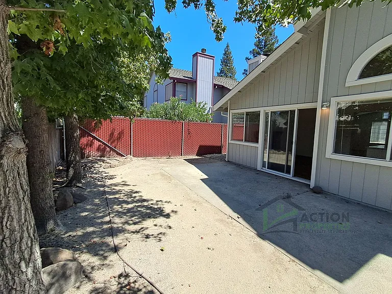 3835 Hunters Glen Pl — Photo 25